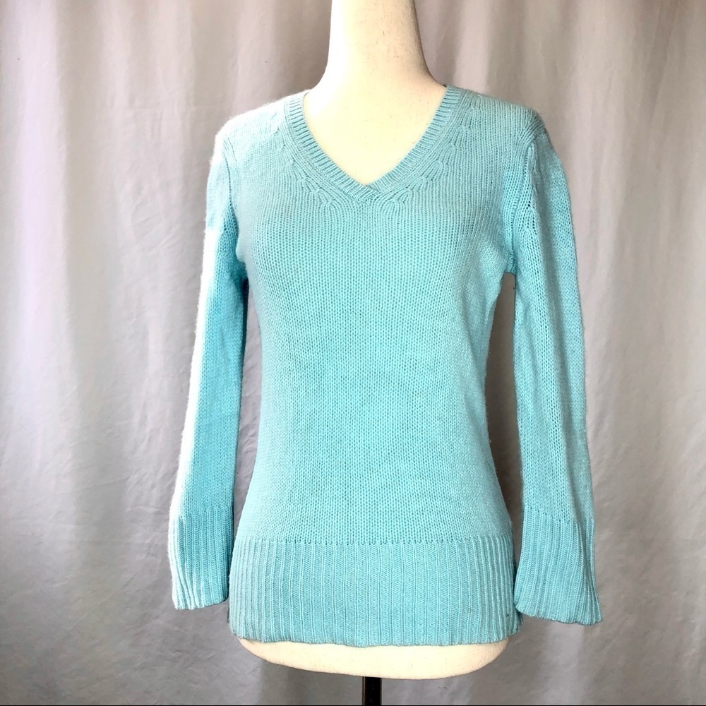 Sutton Studio Bloomingdale’s 100% cashmere robin’s egg blue v-neck sweater M